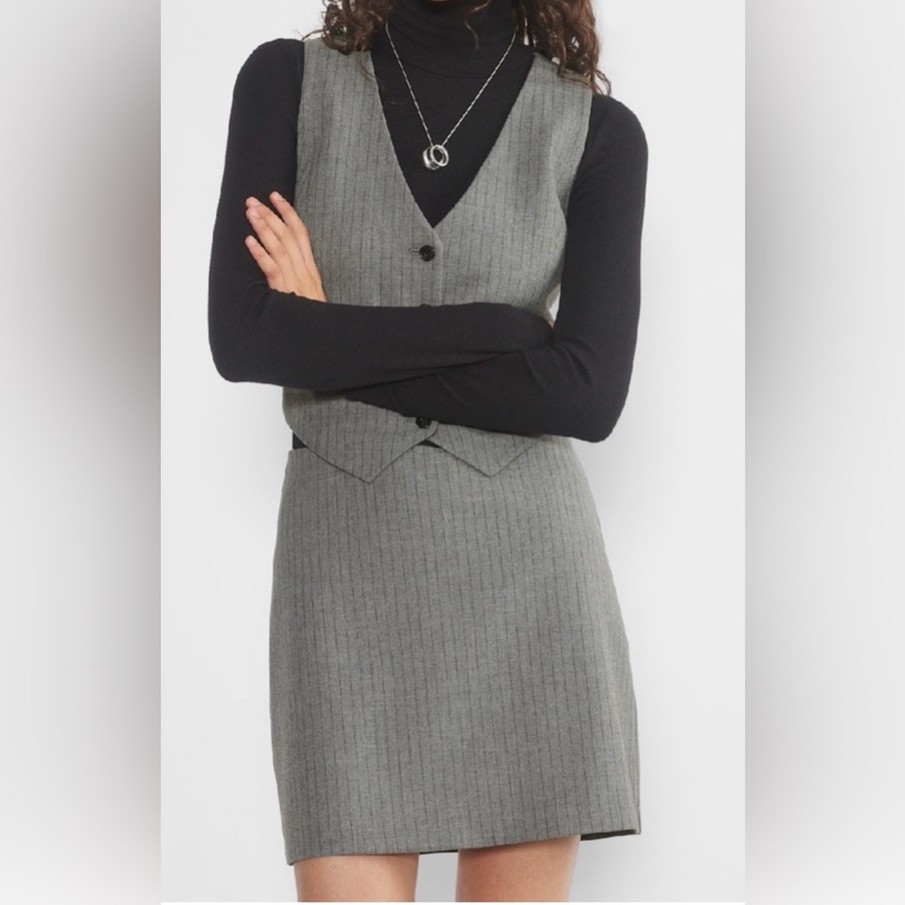 Aritzia Wilfred Classic high-rise twill A-line mini skirt, size 10